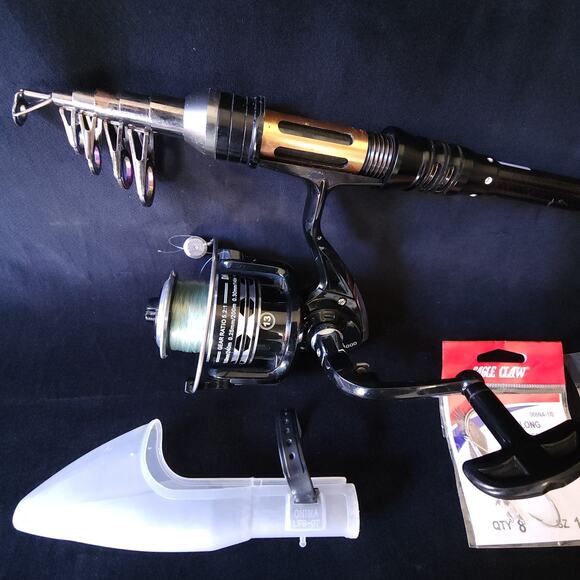 Portable Dark Spider DS4000 Telescopic Fishing Rod Pole Reel Set w/ Accessories - Picture 2 of 16